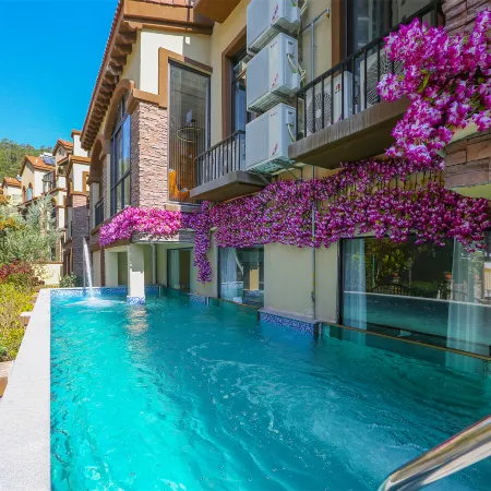Huizhou Nankunshan Chuyi Designer Parent-child Theme Pool Hot Spring Villa