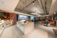 James Joyce Coffetel (Qingdao Zhanqiao Railway Station)