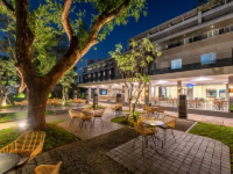 Oakwood Hotel & Apartments Taman Mini Jakarta Hotels near Komodo Indonesian Fauna Museum and Reptile Park