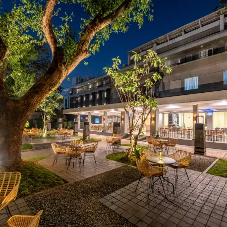 Oakwood Hotel & Apartments Taman Mini Jakarta Отели рядом с достопримечательностью «Торговый центр Cibubur Junction»
