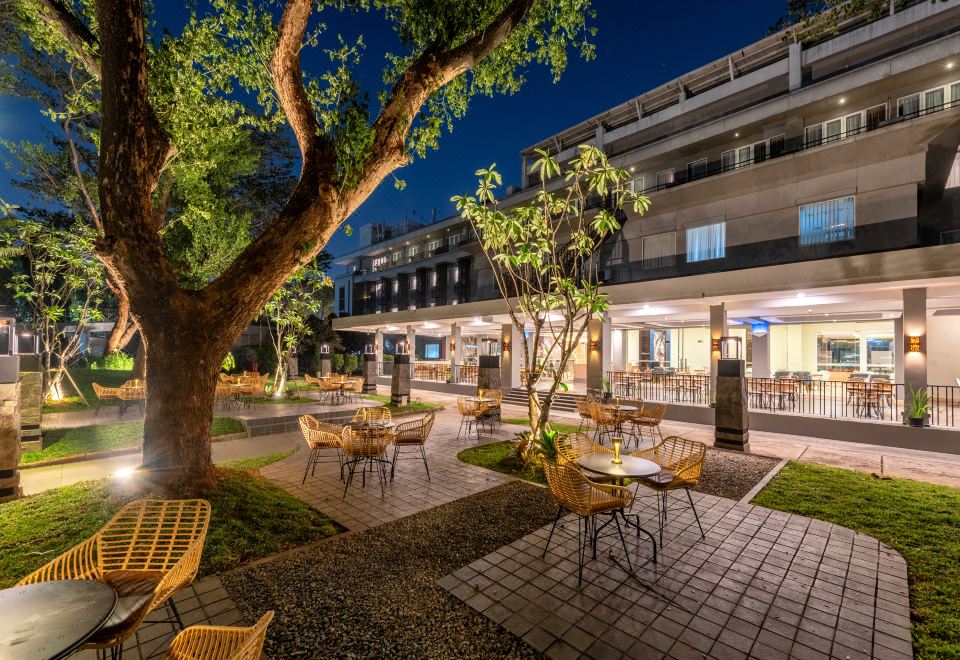 1. 호텔 산티카 타..