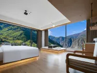 Bipenggou Yunman Redwood Hot Spring Hotel Hotéis em Condado de Li