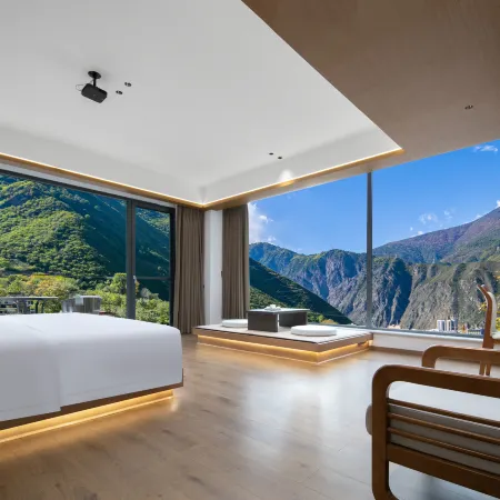 Bipenggou Yunman Redwood Hot Spring Hotel