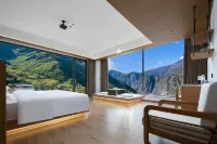 Bipenggou Yunman Redwood Hot Spring Hotel Hotels in Li County
