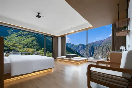 Bipenggou Yunman Redwood Hot Spring Hotel