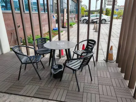 Gonglugang Business Hotel Отели рядом с достопримечательностью «Confucian Temple»