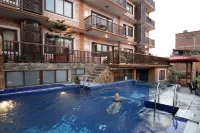 Hotel Manang - piscina