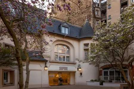 Renaissance Paris Nobel Tour Eiffel Hotel