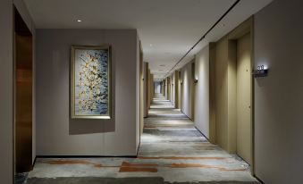 MODERN CROWN HOTEL IN LUZHUANG