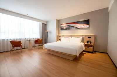 Korla Golden Phoenix Business Hotel (Grand Bazaar Peacock River) Hotel in zona Jiamai Mosque