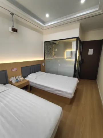 Heyue Yunxi Hotel (Wanghong Wall)