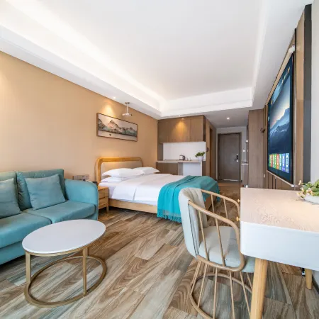 Yuan Art Hotel Отели рядом с достопримечательностью «Школа Чуньхуа, Новый район, Цуэндун»