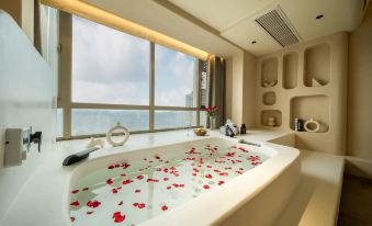 YUNSHUO · High Sky Private Soup Hotel (Huaguoyuan White House Songhua Road Metro Station)