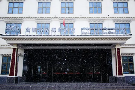 Zen Hotel Blue Lake Station Отели рядом с достопримечательностью «Ranwu Lake International Self-Driving Campground»