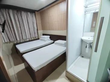 Kam Fu Guest House (Mongkok MTR Exit E1)