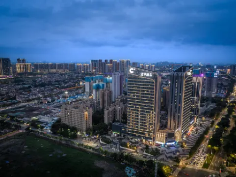 SSAW Boutique Hotel Foshan Qiandenghu Отели рядом с достопримечательностью «Nanhai No.1 Middle School Stadium»