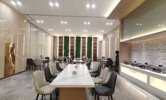 Liyi Hotel(Harbin Wufujing First Affiliated Hospital Group Li District Metro Station Store)