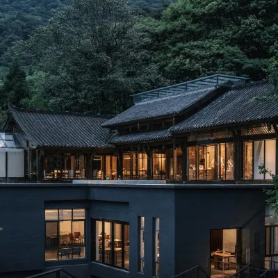 Dujiangyan Shili Mountain Jing Private Tang Hot Spring Resort Hotel (Qingchengshan Branch) Hotels near Chaoyang Cave