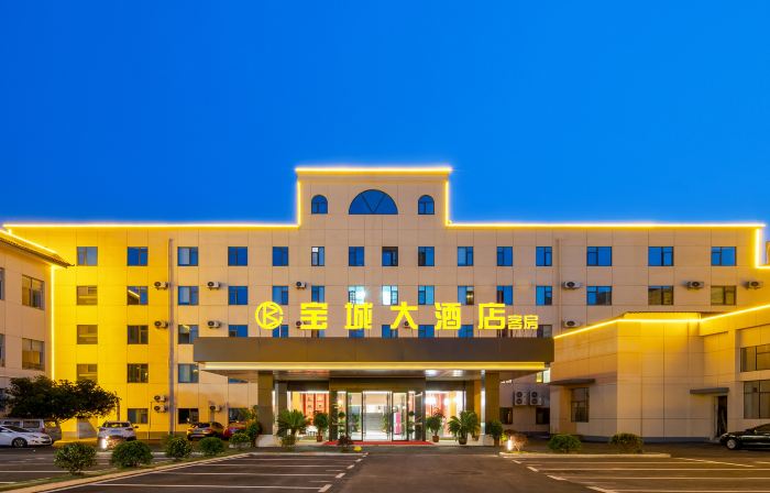 Baocheng Zhixuan Hotel (Luoshan Dingsheng Plaza Branch)