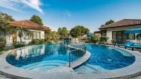 Pinnacle Grand Jomtien Resort and Beach Club - Beach