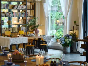 Floral Hotel · City of Sky Hotel