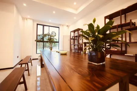 Niumo King Homestay (Huaguo Mountain Store) Отели рядом с достопримечательностью «Lianyungang Yunlongjian Natural Scenic Spot»