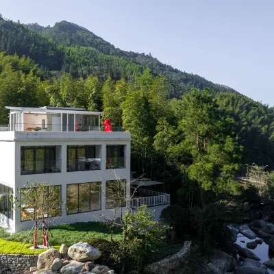 Lishan Sengu · Senjue Xisu Hotels near Baoding Pubu