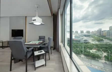 Peninsula International Hotel Отели в г. Хуайхуа