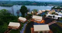 Zanhuang Siji Huguang Camping Hotel - parkir