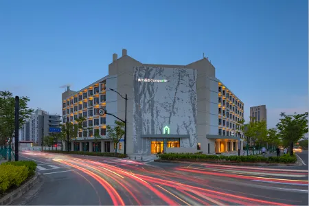 Campanile Hotel （Shanghai Dishui Lake  Hotel) Отели рядом с достопримечательностью «Shanghai Dianji University (Lingang Campus)»