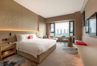 Swistyle Thousand Crane Lake Hotels near Henglong Square