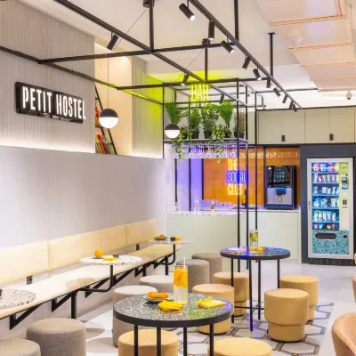Petit Hostel Palacio Real Các khách sạn gần Cung thể thao Madrid Arena