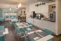 Escala Hotel & Suites - parking