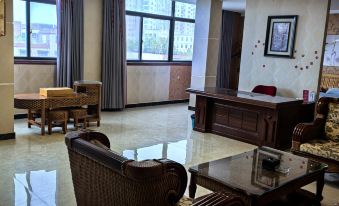 Changyuan Zhongzhou Business Hotel