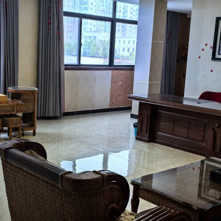 Changyuan Zhongzhou Business Hotel