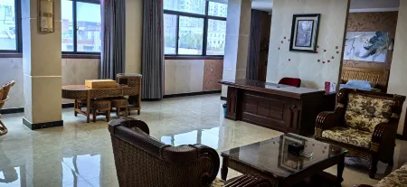 Changyuan Zhongzhou Business Hotel Отели рядом с достопримечательностью «Ruyi Garden»