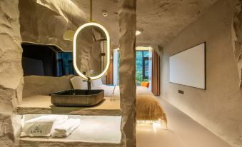 2. Yixian M..