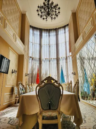 Four Seasons Hotel Mutu Отели рядом с достопримечательностью «Музей народных музыкальных инструментов им. Ыхласа»