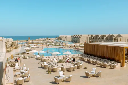 Sunrise Anjum Resort Отели в г. Qesm Marsa Alam