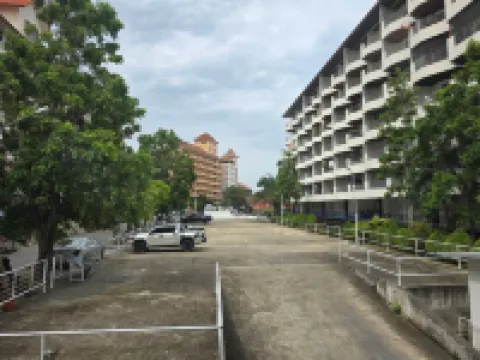 Jomtien Plaza Residence Hotels near Jomtien Night Market