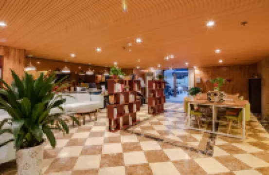 Yijia City Hotel (Mianyang Tieniu Square)