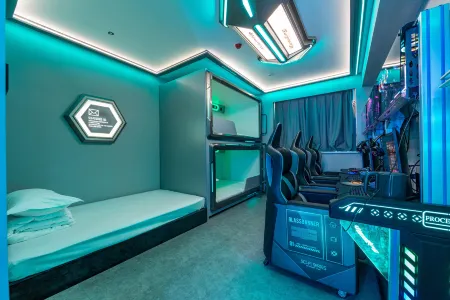 ViewKingE-sports Hotel (Tianmu West Road Store, Shanghai Railway Station)