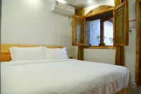 Luogong Qiuyuan Homestay (Luoyi Ancient City Lijingmen Cross Street)