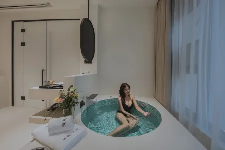 Wayne VN· Private Soup Design Accommodation (Anji Cloud Grassland Panda Tribe Adventure Park Store) Отели рядом с достопримечательностью «wu he cun»