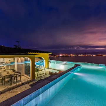 Dali Hua Xiao Yue Xi Cliff Pool Sea View Hotel (Erhai Branch)