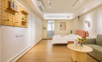 Bolinniao Serviced Apartment (Chenghai Bofeng Center)