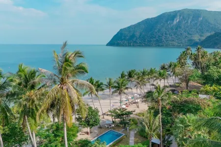 Baan Thong Ching Resort Отели в г. Кханом