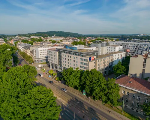 Novotel Krakow Centrum Hoteles cerca de Galería Artemis