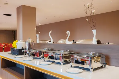 Yabuli Cloud Pine Resort Отели рядом с достопримечательностью «Yabuli Sightseeing Cable Car and World's No. 1 Slide»