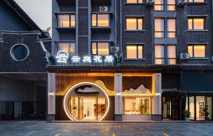 Cloud Blossom Hotel